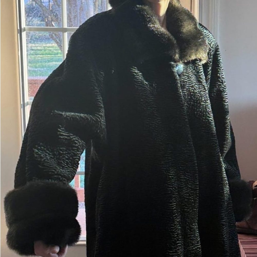 Black Teddy Jacket with Luxurious Fur Trim